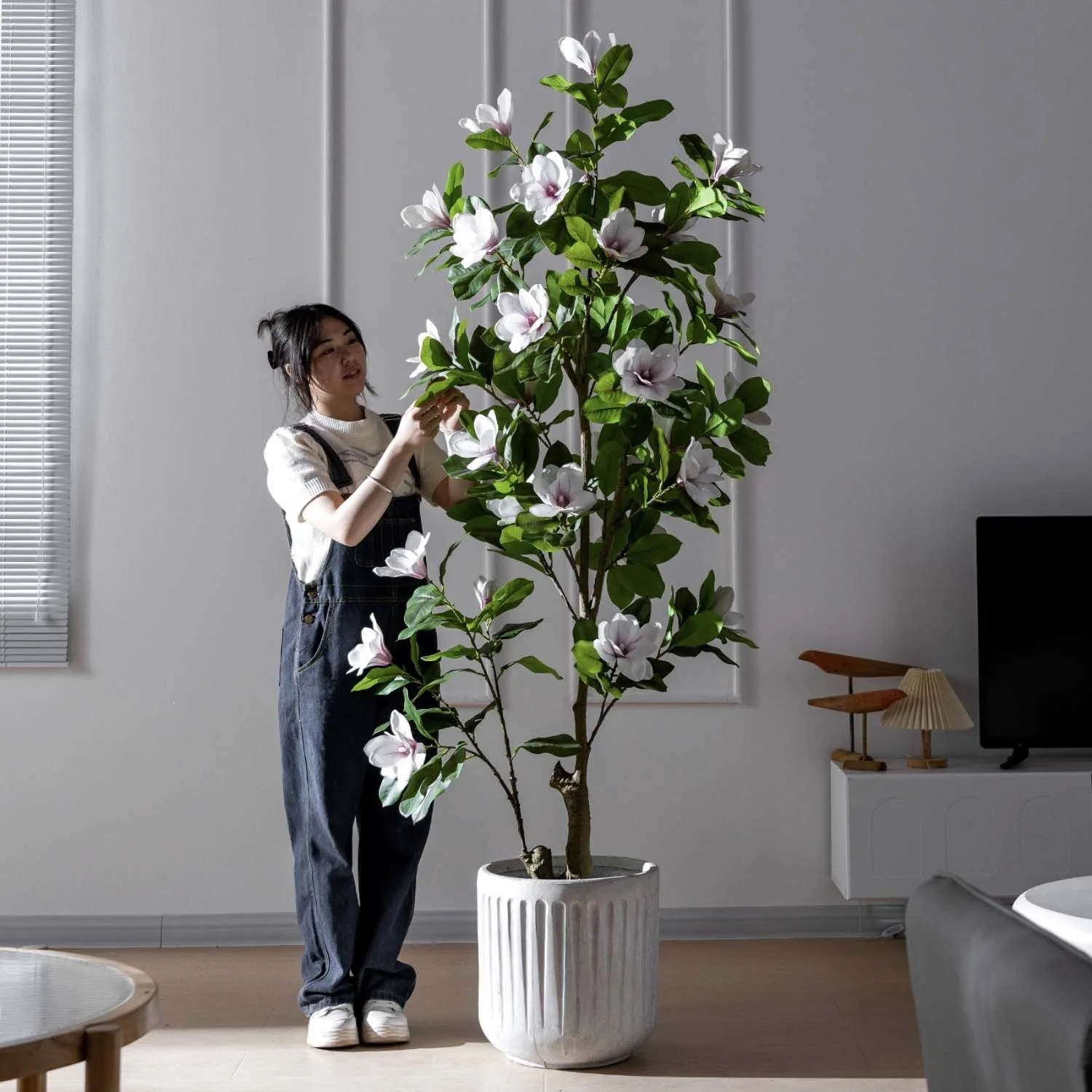 Simulation plant living room window decoration, net large floor-to-ceiling magnolia tree floral ornament living room decoration