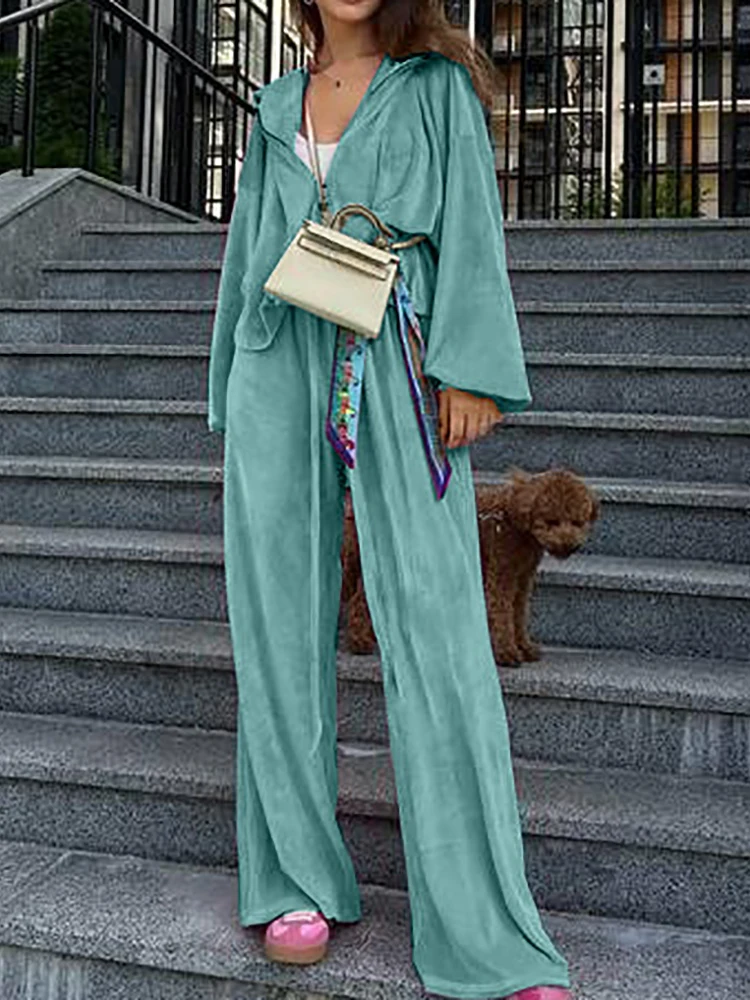 

Женский комплект из куртки с воротником-стойкой и длинных брюк