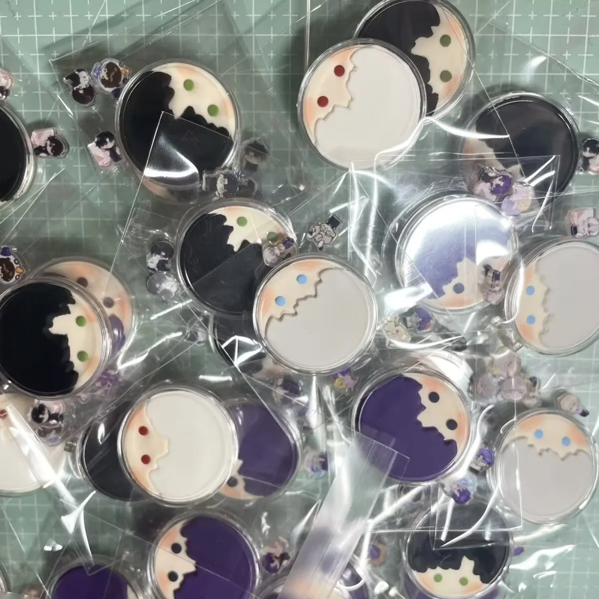 "사랑과 깊은 공간" "빛과 밤의 사랑" 점토 수제 만화 전시회, 무료 창작 수제 흔들 카드(결함 있음)