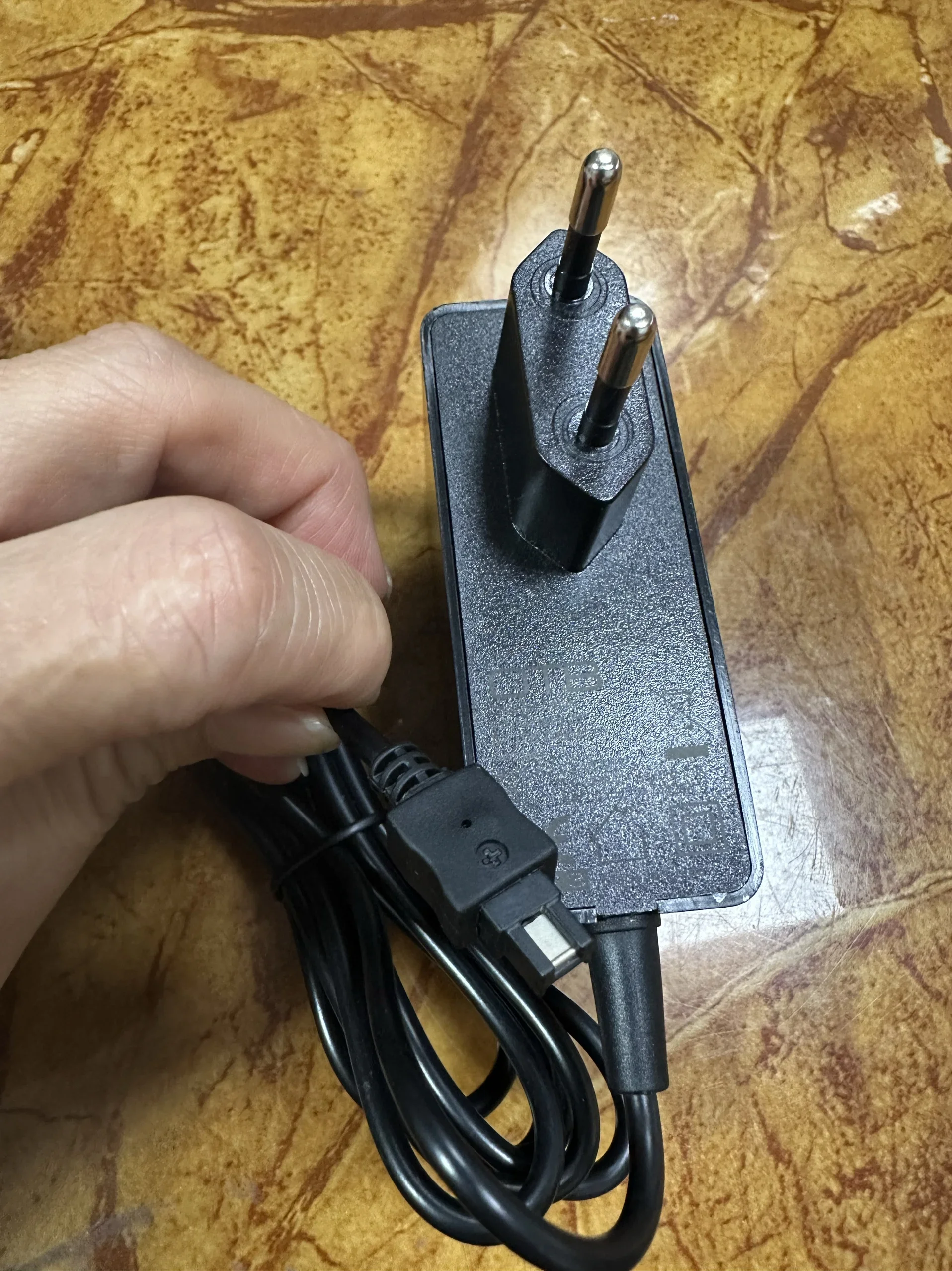 

Подходит для адаптера питания Sony ACL200C (B/D), зарядное устройство 8,4 В, 1,7 А.