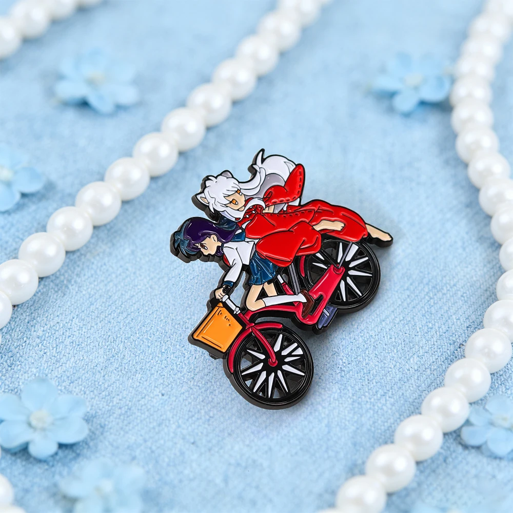 Inuyasha Kagome auf Fahrrad Emaille-Anstecknadel Klassische Anime-Filmfiguren Brosche Rotes Fahrrad Metall-Abzeichen Reversnadel Manga-Geschenk für Fans – Detail 4