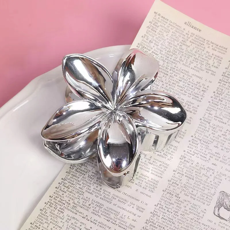 Simple gold and silver flower hair clip for women Retro glossy Acrylic hair claw Fashion Girls Hair Accessories