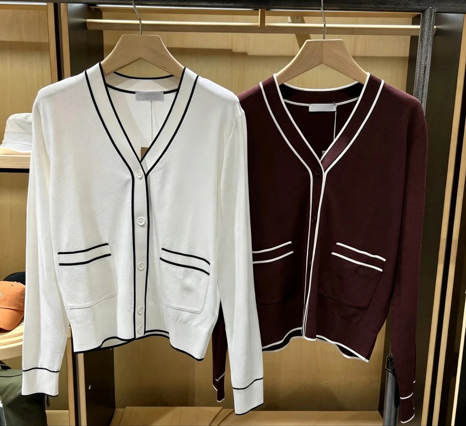 2026 Autumn New Korean Style Women Golf V Neck  Block Button Cardigan Versatile Soft Knit Coat Ladies Golf Outfit Sportswear