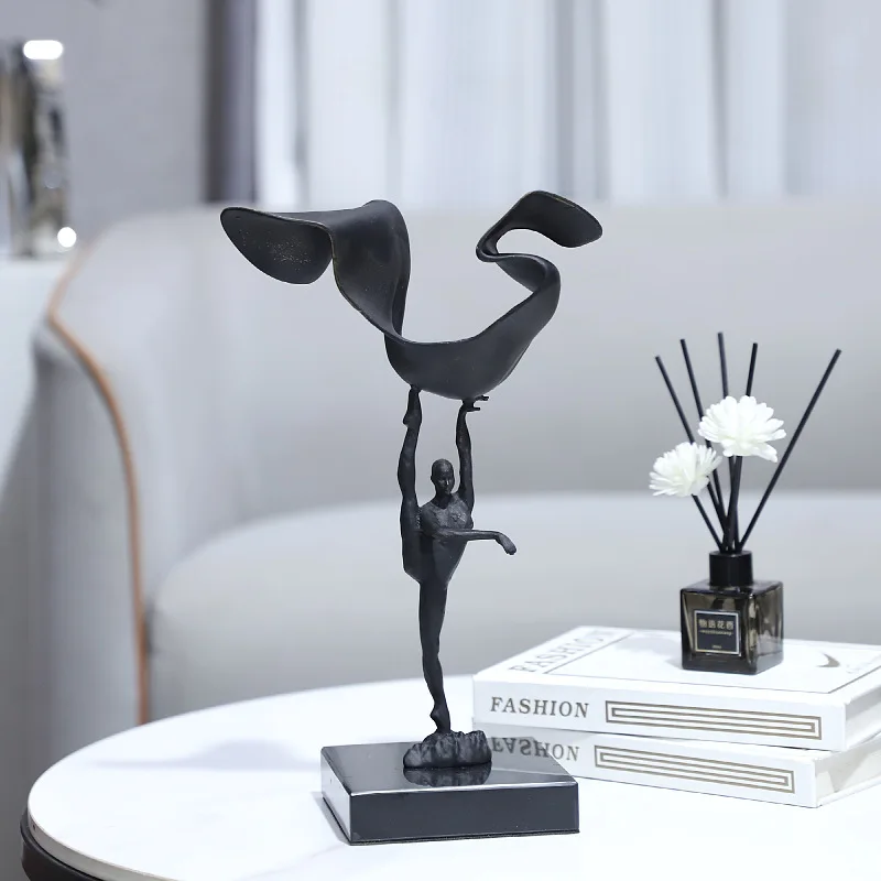 Nordic Luxury Minimalist Geometric Cast Iron Figure Decorative Item for Hotel and Home