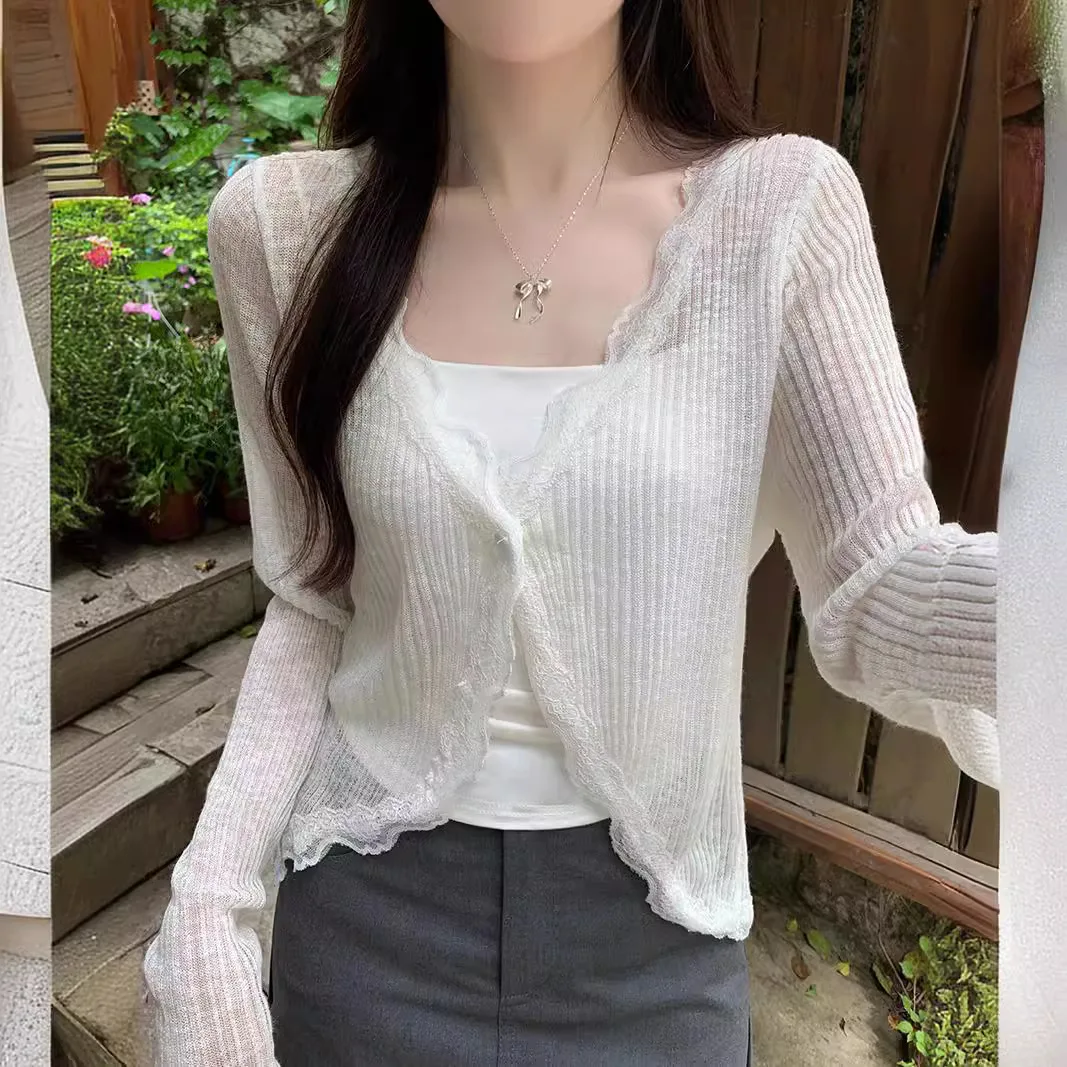 Cardigan estivo in maglia sottile con finiture in pizzo, top corto a maniche lunghe con bottone singolo, cardigan in maglia a costine, maglione di protezione solare in lana