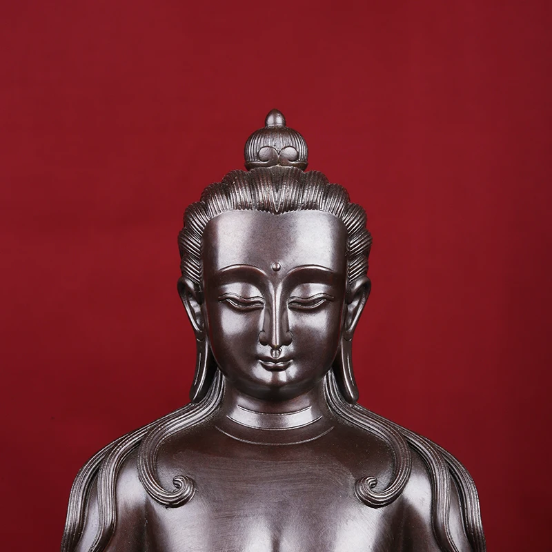 The Tathagata of Pu Xian is small with him, like a bronze statue of Tantra Buddhism in Nepal