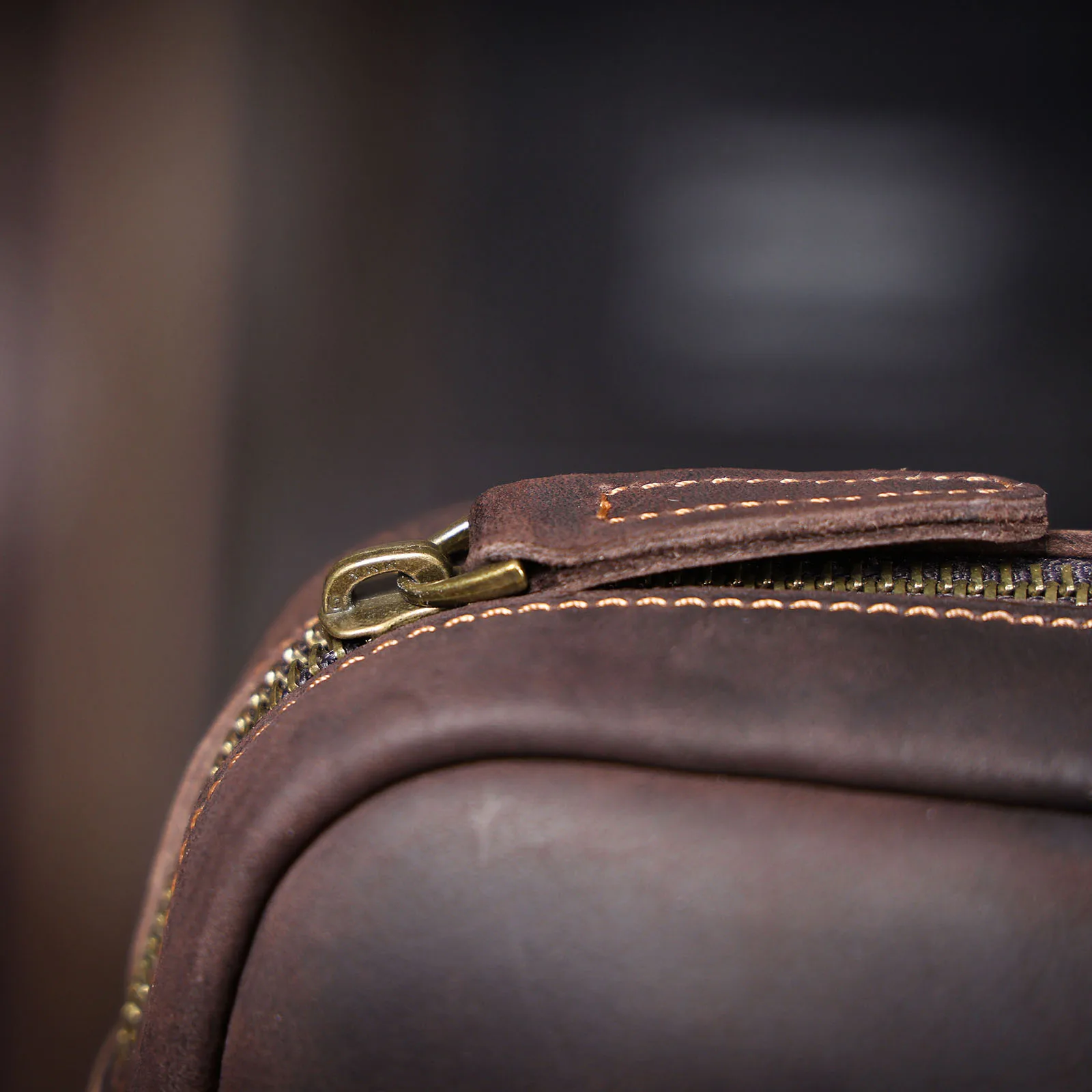 S.WORKER Vollnarbenleder Herren-Umhängetasche Vintage Crossbody Sling Bag für Männer – Detail 11