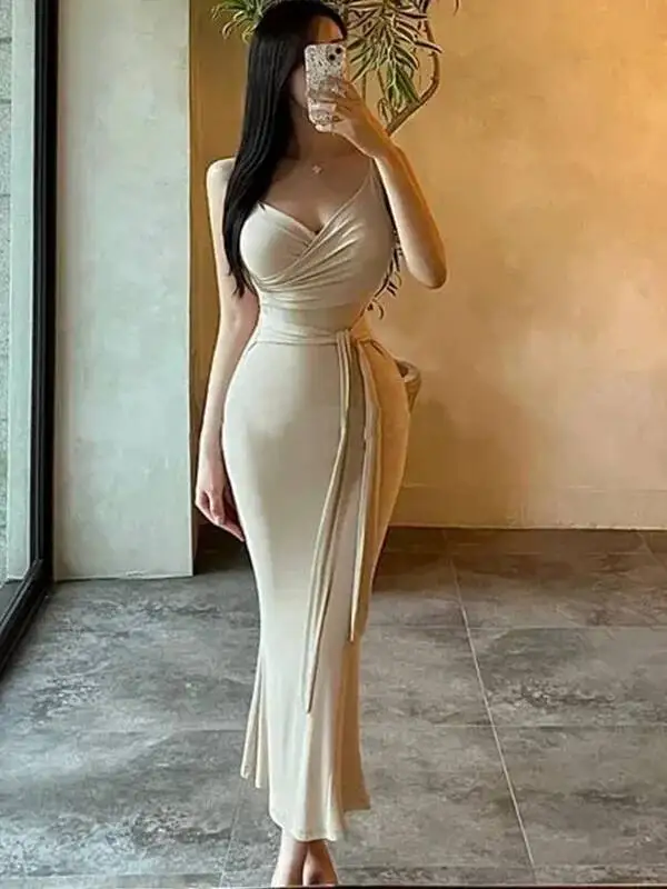 

Новое корейское платье-сарафан с V-образным вырезом и открытой спиной, на шнуровке, с завязками на талии, облегающее бедра, однотонное, длинное, весна-лето 2026, 4X39