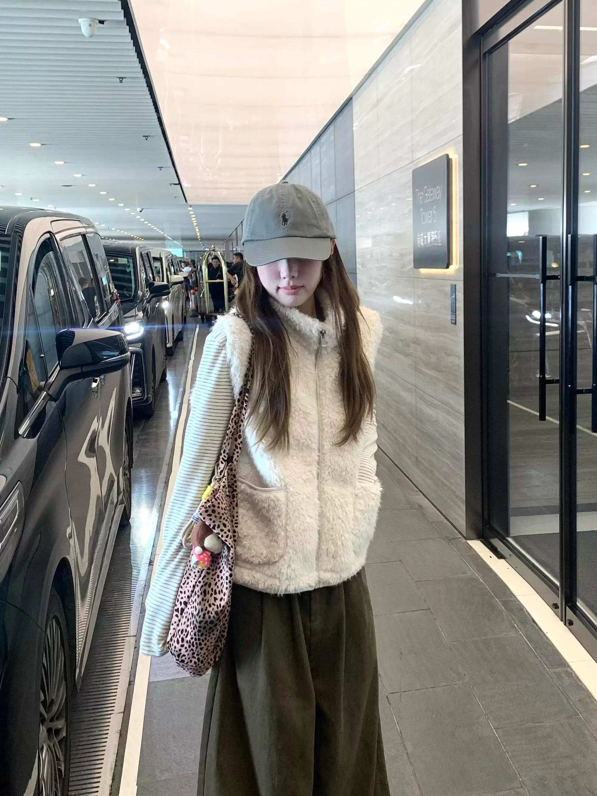 

Модный ретро-жилет из искусственного меха под овчину для женщин, осенне-зимний, свободный повседневный топ на молнии, однотонный, для работы и отдыха