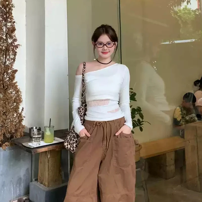 Damska bluzka z długim rękawem, seksowna, w stylu retro, z koronką i wycięciami.