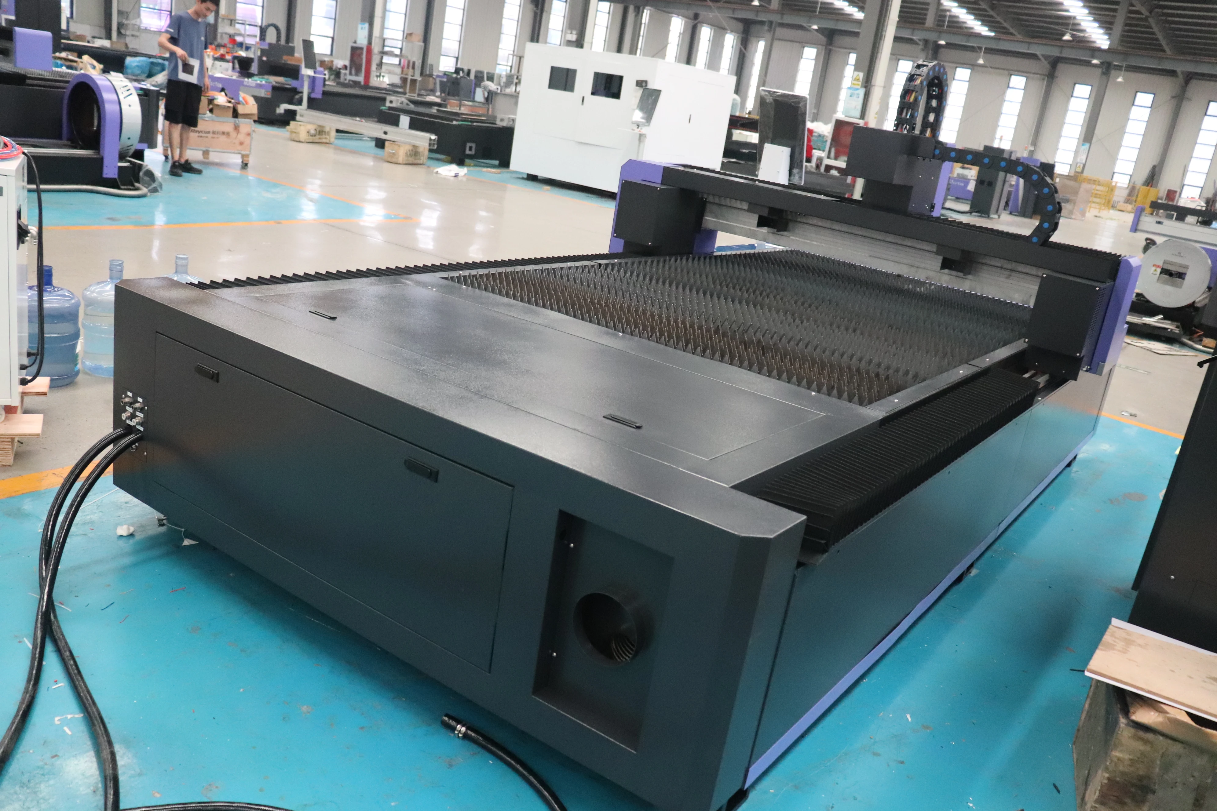 

1500W 2000W 3000W Steel Aluminum Brass Plate Metal Sheet CNC Fiber Laser Cutting Machine 1500*2600mm