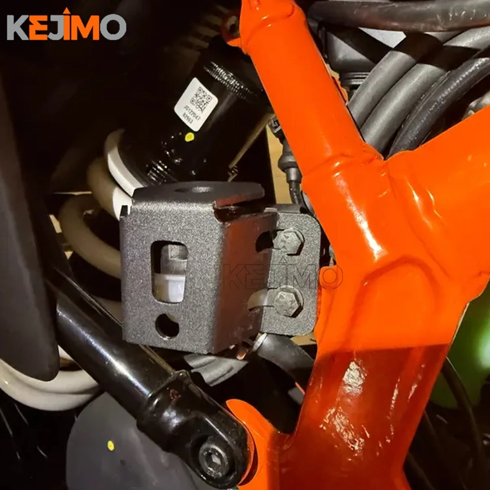 

FOR Husqvarna Svartpilen/Vitpilen 401 2017-2023 Svartpilen125/200 2020-2023 2022 2021 Rear Brake Fluid Reservoir Cover Protector