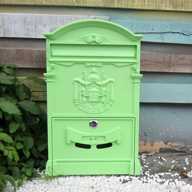 European Style Antique Lockable Security Mailbox Waterproof Wall-Mounted Mail Organizer for Villa Farmhouse Exterior Decor