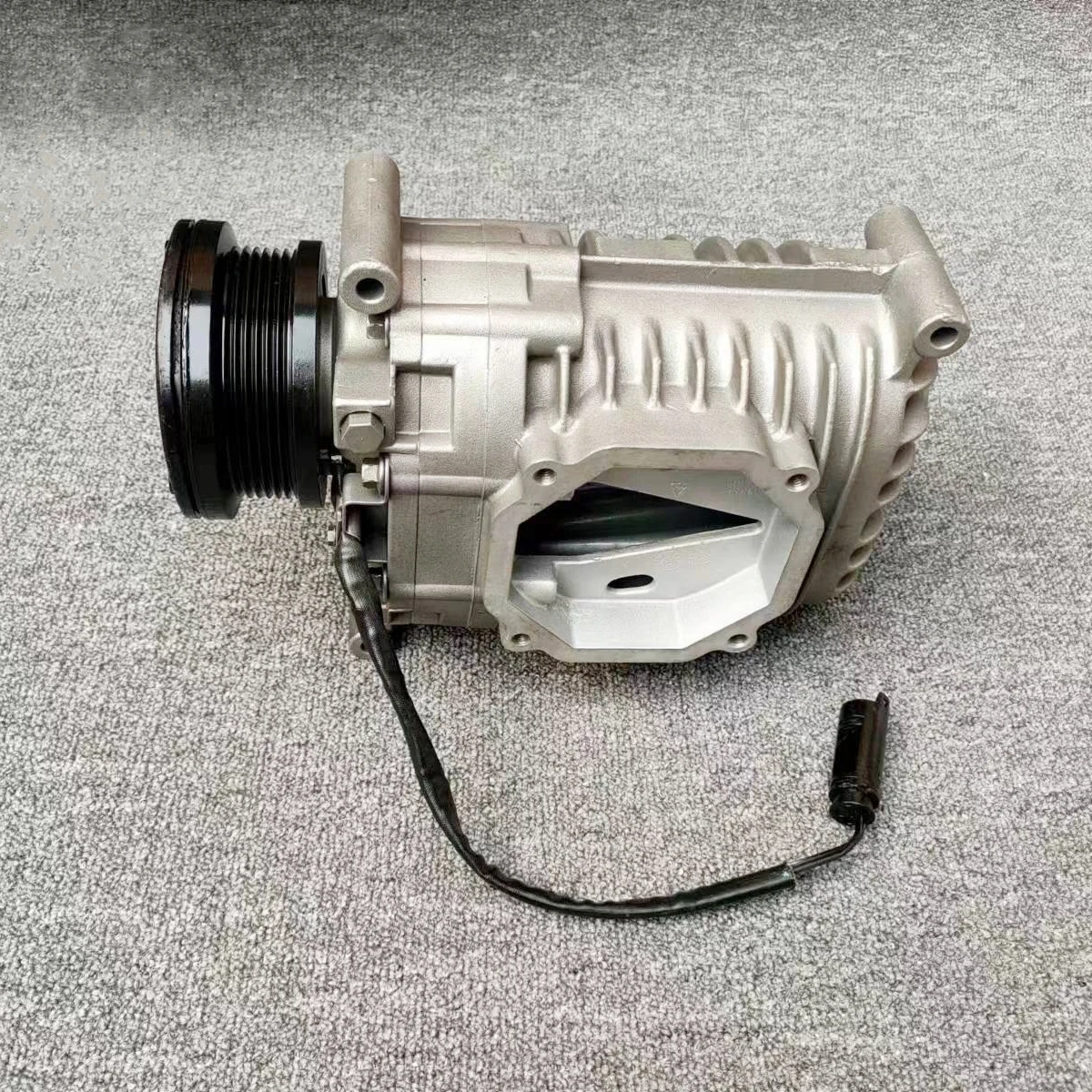 Eaton M62 M42 Turbocharger Supercharger Turbine A1110960099KZ for SLK230 1.8-3.6L Modification