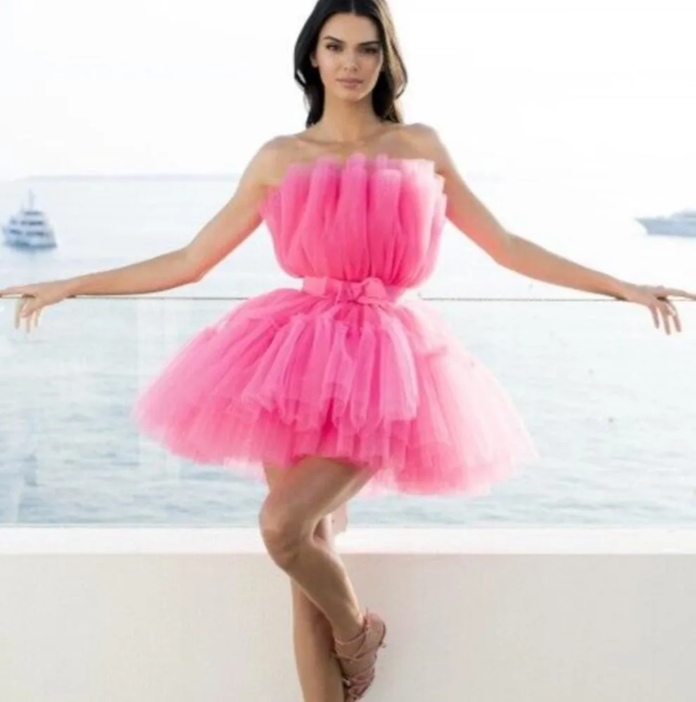 Pretty fucsia Tulle Mini abiti da Cocktail 2023 Ruffles Short Prom Gowns Off The Shoulder Robe De Homecoming Dress