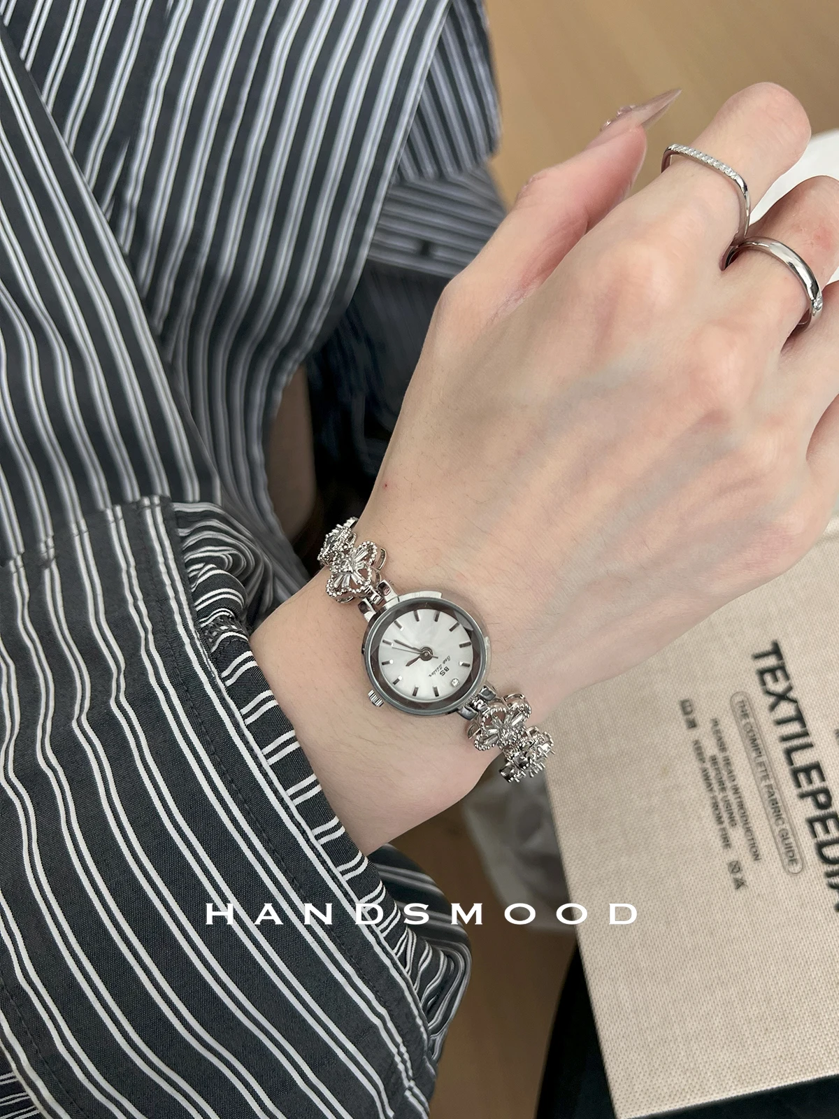 Luxury Snowflake Design Quartz Watch Sophisticated Stainless Steel Bracelet-Style Casual Fashion Timepiece for Women