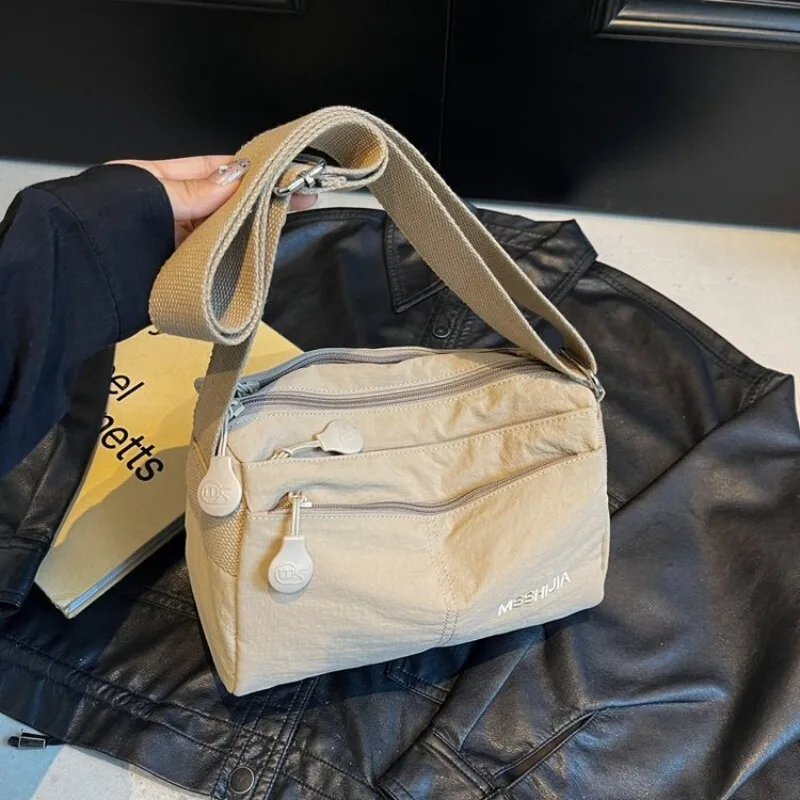 Crossbody bag with multiple compartments, storage bag, cloth bag, waterproof walking bag, simple and casual small square bag