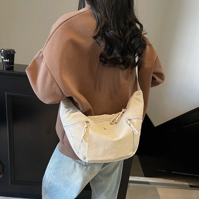 Chic Crescent Horn-Inspired Spacious Crossbody Bag All-Match Practical Bag for Commute Athletic Workout Perfect Gift for Her