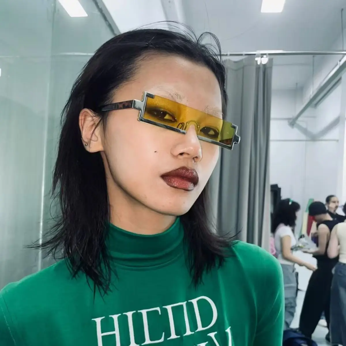 نظارات شمسية معدنية مستطيلة مستقبلية للجنسين بإطار بسيط ومتكامل للرجال والنساء