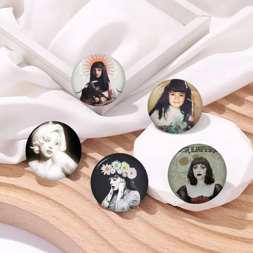 FEMME FATALE M-Mon L-Laferte  Creative Pins Funny Round Snap-in Brooch Badge Backpack Hat Accessories Jewelry Gifts for Friend