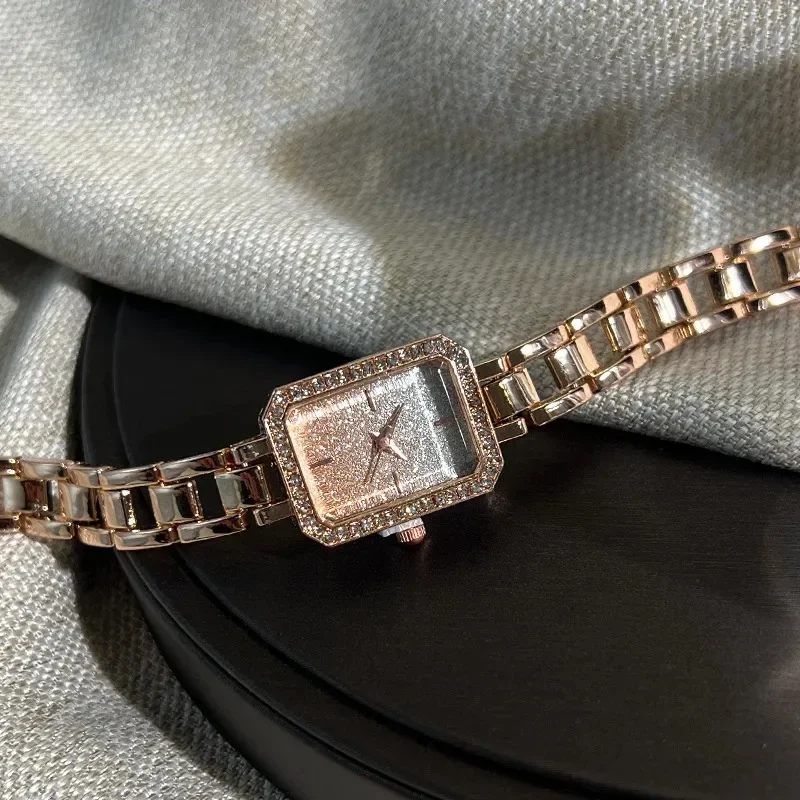 ساعة نسائية فاخرة جديدة صغيرة مربعة كاملة الماس كوارتز ساعة ذهبية سوار من الفولاذ المقاوم للصدأ ساعة فستان للسيدات