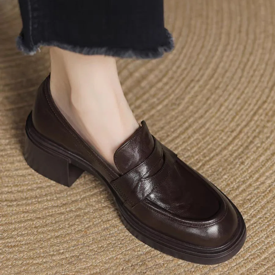 The 2025 New Retro Round-toed Women's Loafers and Thick-heeled Soft Leather Are A Versatile Choice for Lazy People