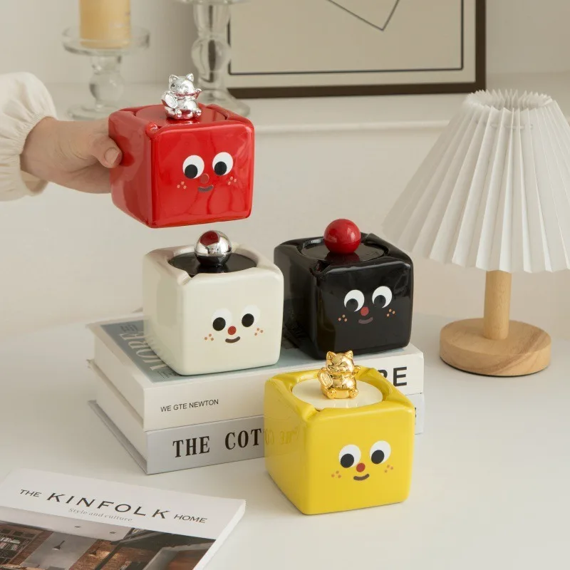 

Керамическая декоративная пепельница с крышкой. Практичный домашний аксессуар для гостиной — уникальный креативный дизайн. Предотвращает разливание пепла.