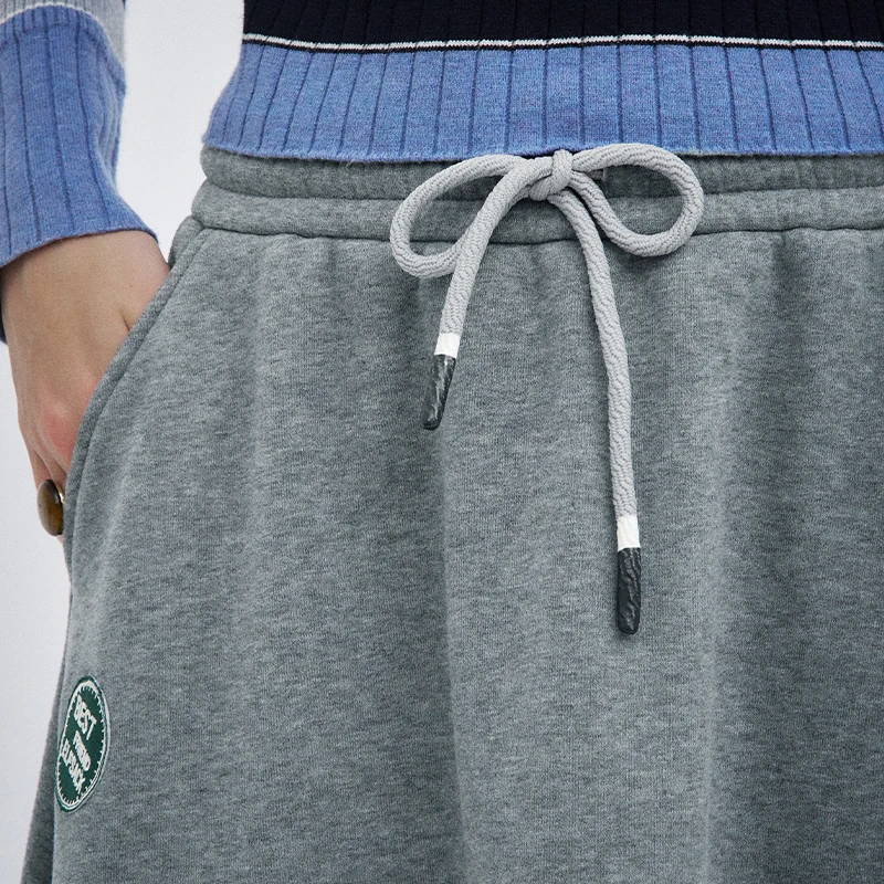 ELFSACK 2025 คอลเลคชั่นฤดูหนาวใหม่ กระโปรงทรงสปอร์ต ชายเอวยางยืด มีเชือกผูก สำหรับผู้หญิง