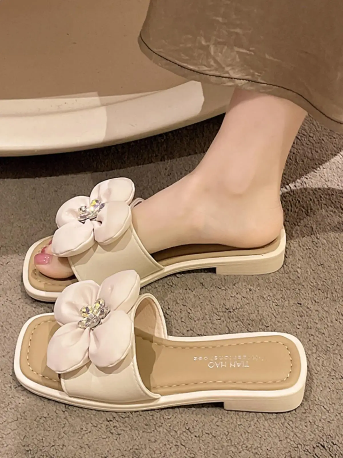 Sandal sepatu kasual rendah Butterfly-Knot Slipers wanita Slides bunga mewah karet 2024 Flat Roma Fashion Hoof Heels Butterfly-k