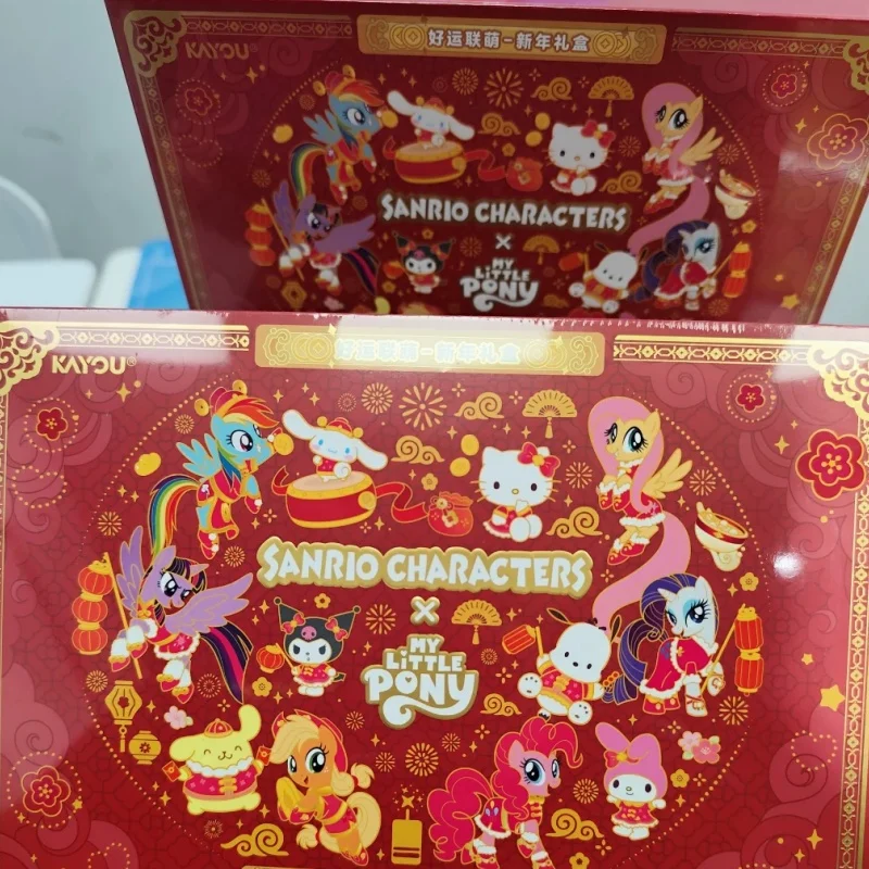 

Оригинальный подарочный набор Kayou Sanrio Characters X My Little Pony на Новый год: светящиеся в темноте карточки, акриловые подставки, магнитные наклейки