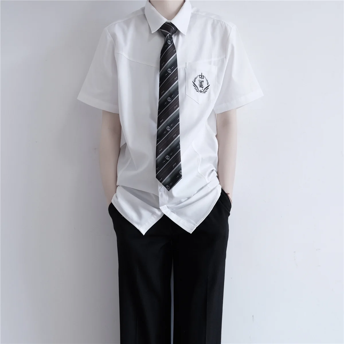 

Original Design Embroidered Short Sleeve Shirt for Teens High School Students Unisex White Uniform Style Fashionable Top