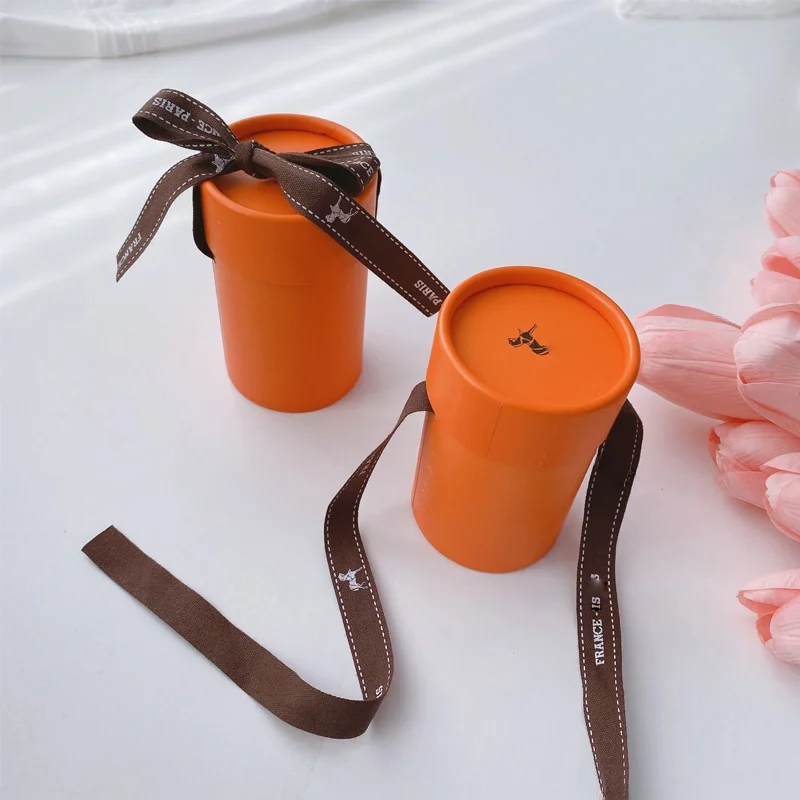 lenco-de-seda-pequeno-cor-laranja-em-caixa-de-presente-com-embalagem-redonda-elegante-e-versatil-para-todas-as-ocasioes