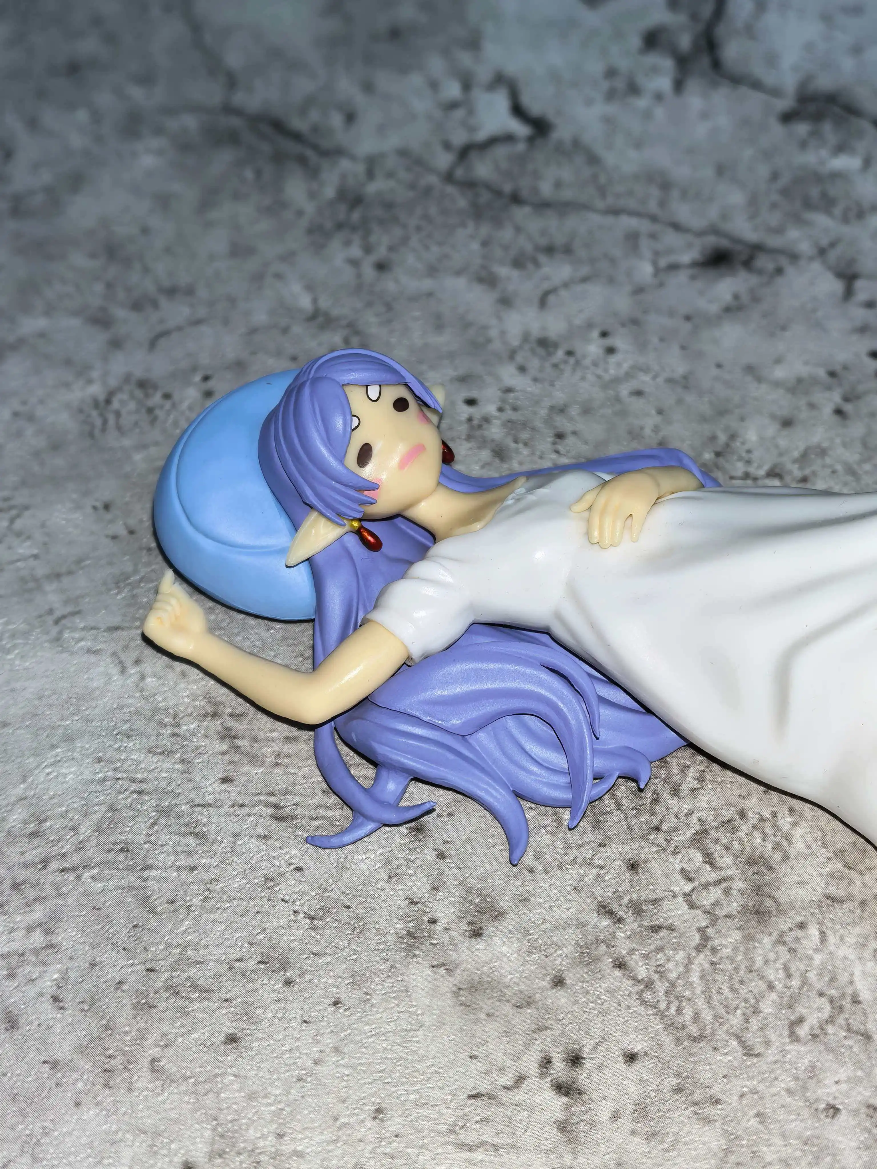 Figure anime Frieren da 17 cm Modello carino posizione addormentata collezione di giocattoli action figure bambole