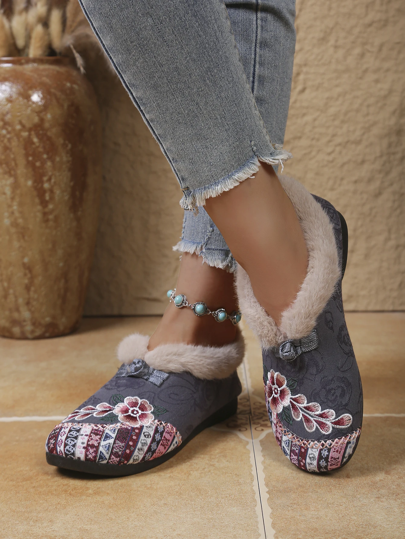 Damen Winterstiefeletten im chinesischen Stil, bestickt, aus Baumwolle, mit flauschigem Kragen, Fleece-gefüttert, zum Hineinschlüpfen, flach, rutschfest, warm, ethnische Freizeitschuhe – Detail 25