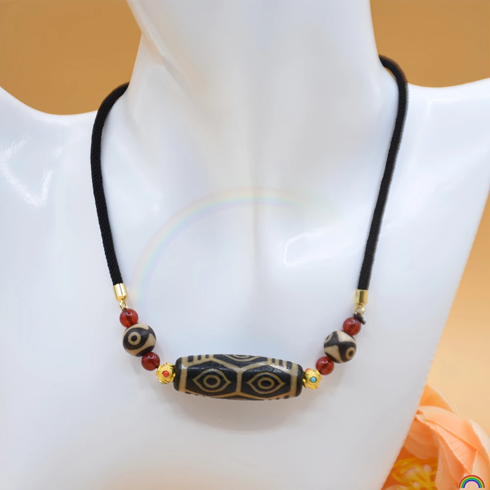 

Natural agate necklace with six eye Tianzhu and three eye Tianzhu Tibetan retro collarbone chain, designed by Rwbuy brand