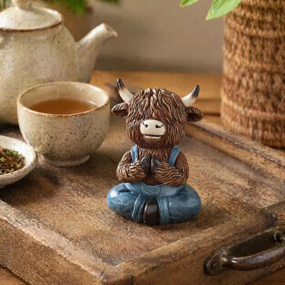Crafted Resin Collectibles Highland Cow Statues Yoga Highland Cow Resin Figurine Farmhouse Overalls Statue for Gardeners