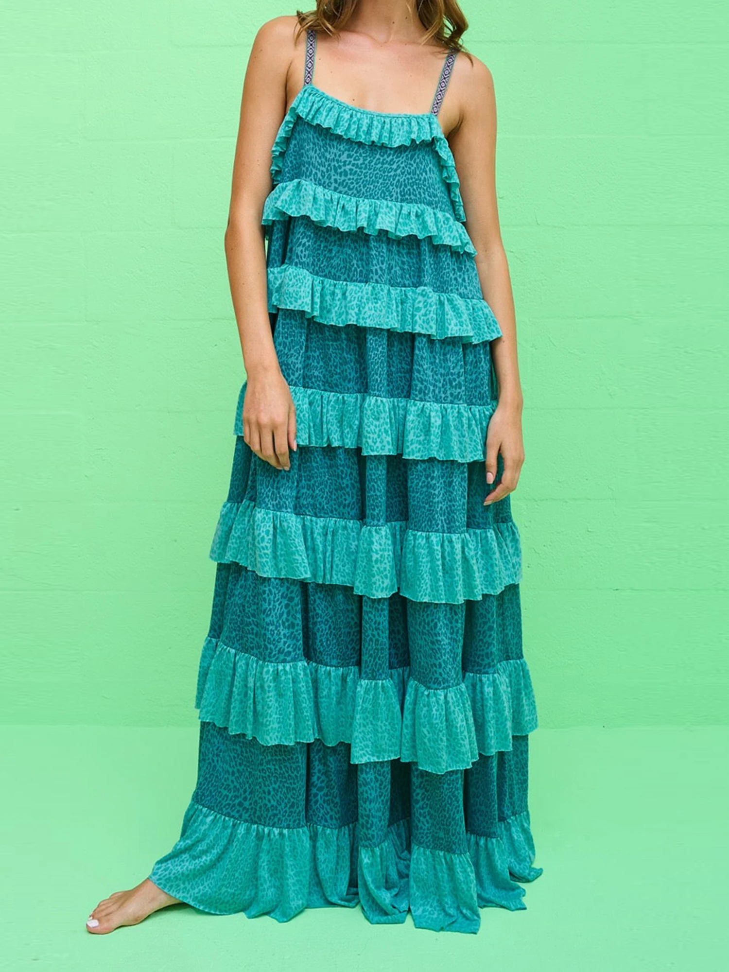 Vestido maxi elegante sem mangas com decote em V e babados fluidos em camadas, perfeito para festas e eventos de verão