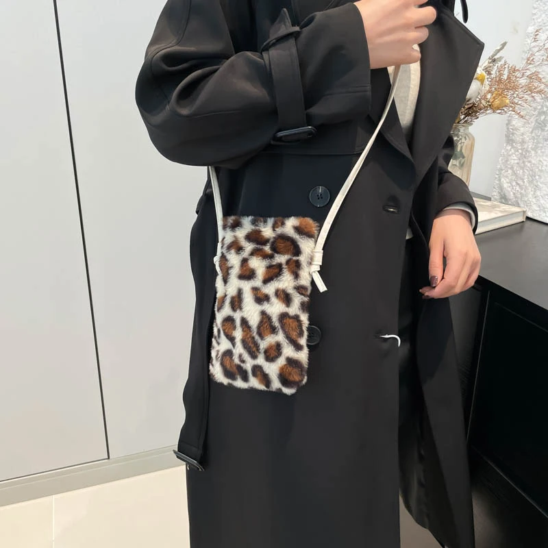 Mode Neue Einfarbig Schulter Unterarm Tasche Frauen Plüsch Weiche Herbst Winter Mode Flauschigen Totes Handtasche Dame Reise Geldbörse – Detail 6