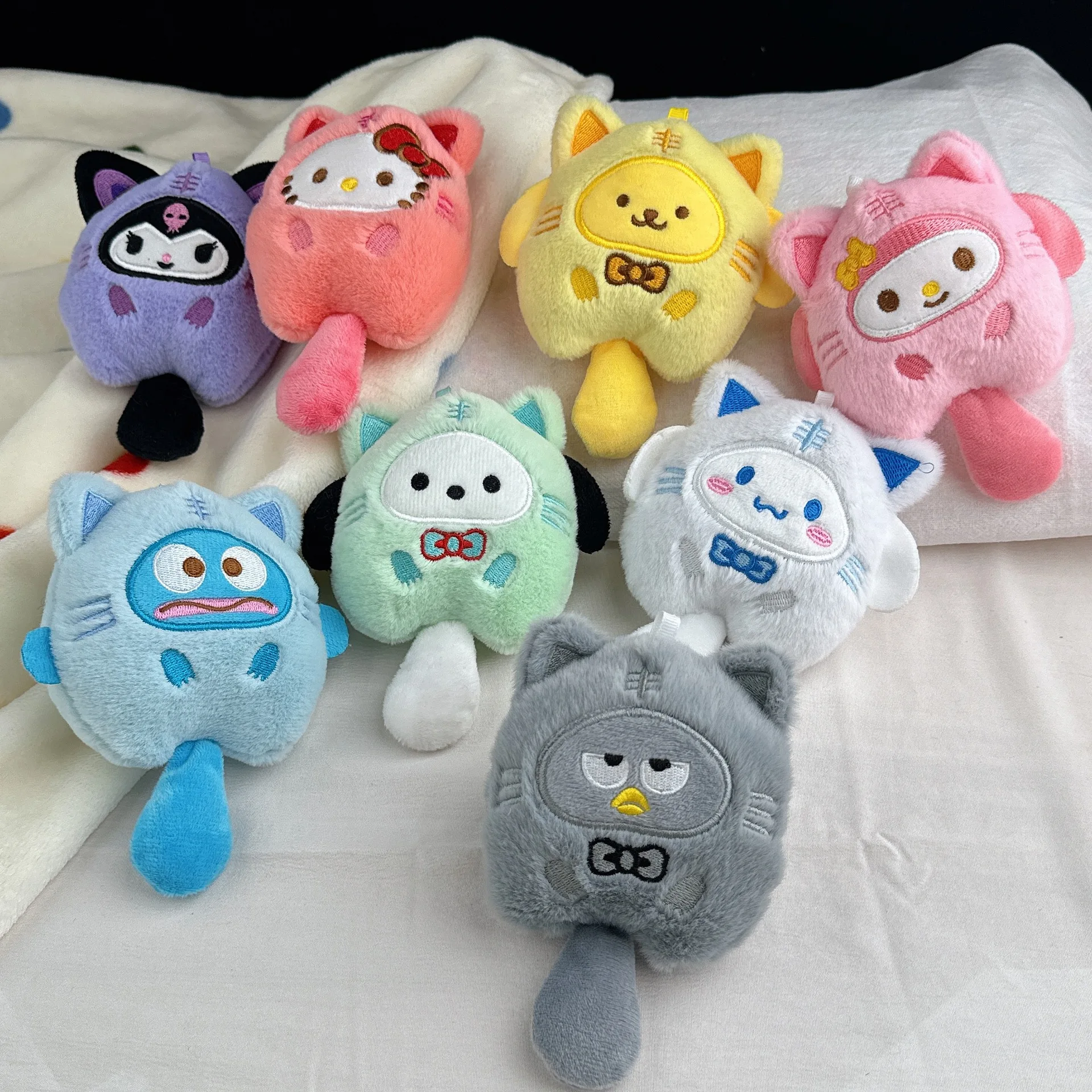Sanrio lindo llavero de juguete de peluche periférico de animé Kuromi mochila colgante cadena regalos de vacaciones para niños y niñas