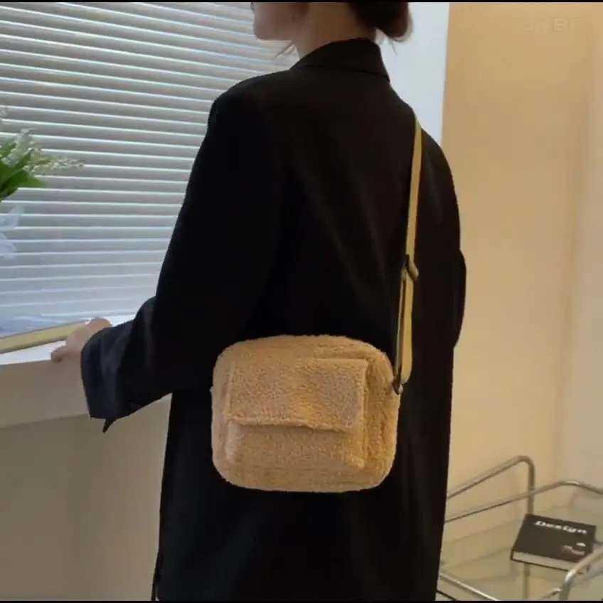 2022ใหม่ผ้ากำมะหยี่ผู้หญิงไหล่ Crossbody กระเป๋าแฟชั่นขนาดเล็ก Lambs ขนสัตว์ขนสัตว์ฤดูหนาวหญิงกระเป๋าถือกระเป๋าถือ