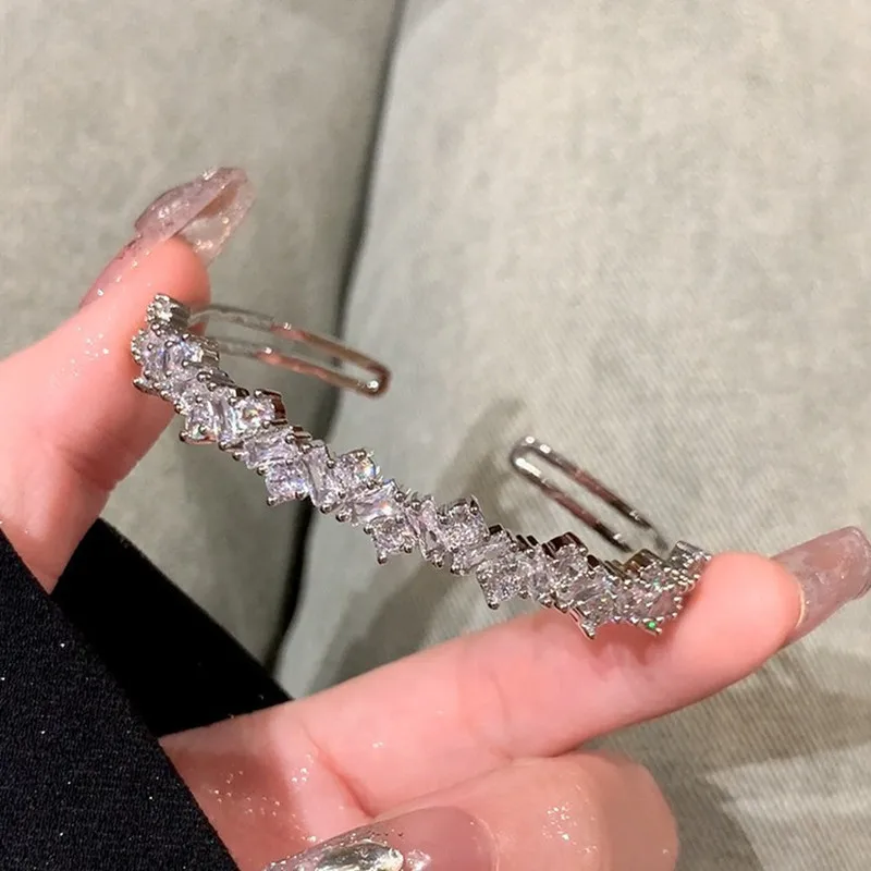 New Luxurious Shiny Irregular Crystal Bracelet for Women Fashionable Personalized Daily Accessories Party Jewelry Birthday Gifts