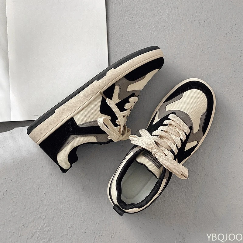 新しい春と秋のファッショナブルな多用途メンズシューズミニマリスト通気性メンズフラットカジュアル快適なキャンバスシューズ