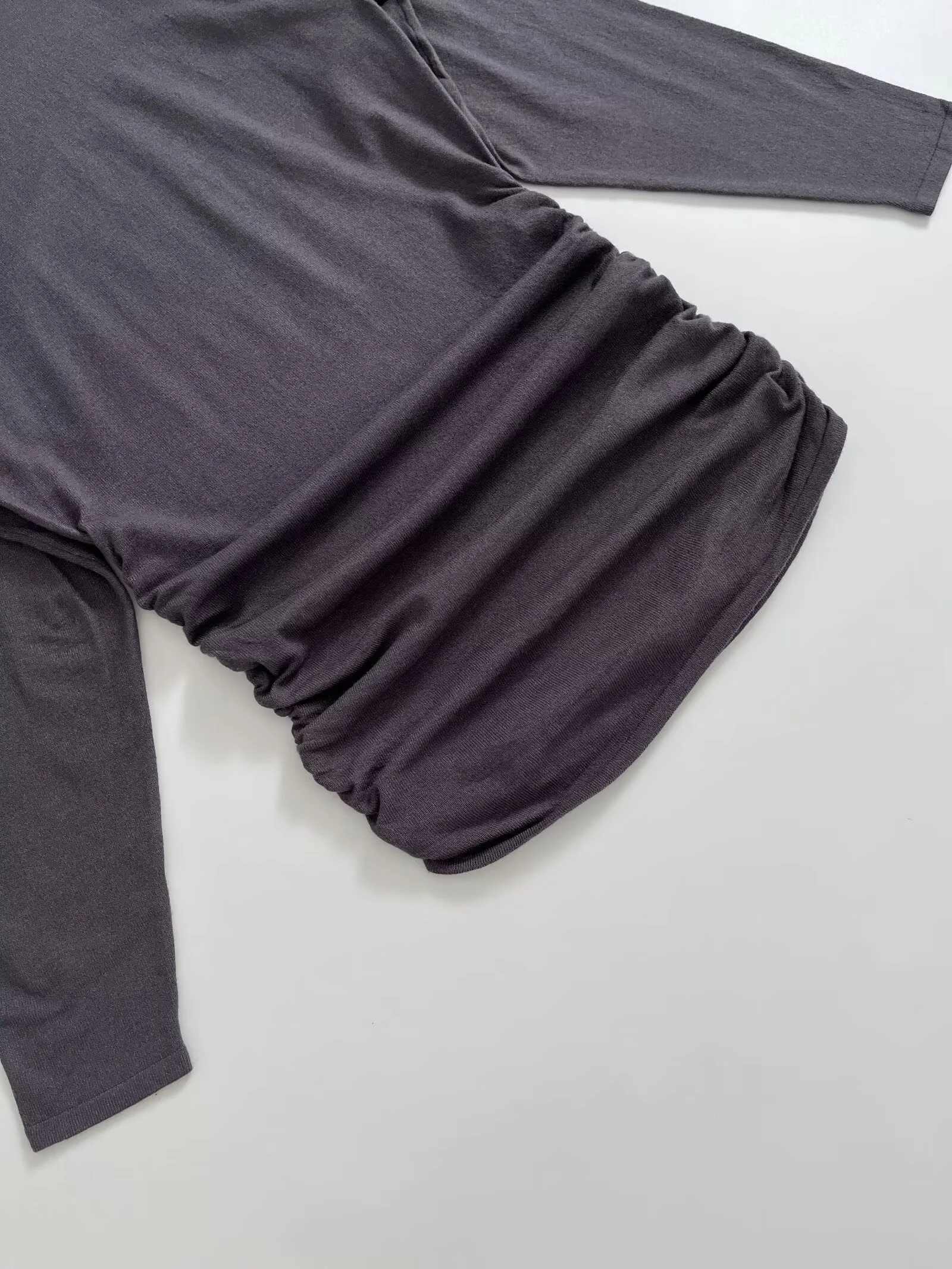 디에바에 2025 가을 신상 여성 의류 패션 기품 있는 심플 니트 후드 긴팔 미니 드레스