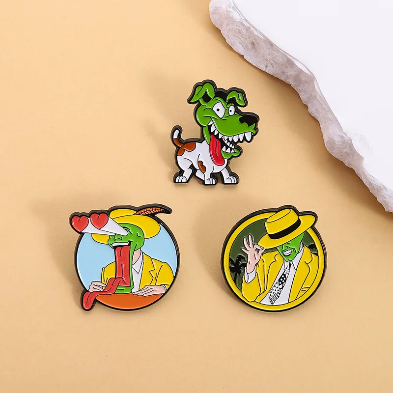 クラシックな面白い映画ブローチピン漫画フィギュア着用マスクホラーアニメ犬男キャラクターバッジコスプレコサージュジュエリーアクセサリー