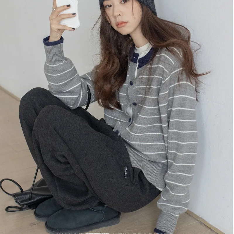 الخريف والشتاء موضة جديدة الملابس النسائية مخطط طاقم الرقبة سترة بأكمام طويلة أنيقة وعارضة أعلى لينة تريكو #4