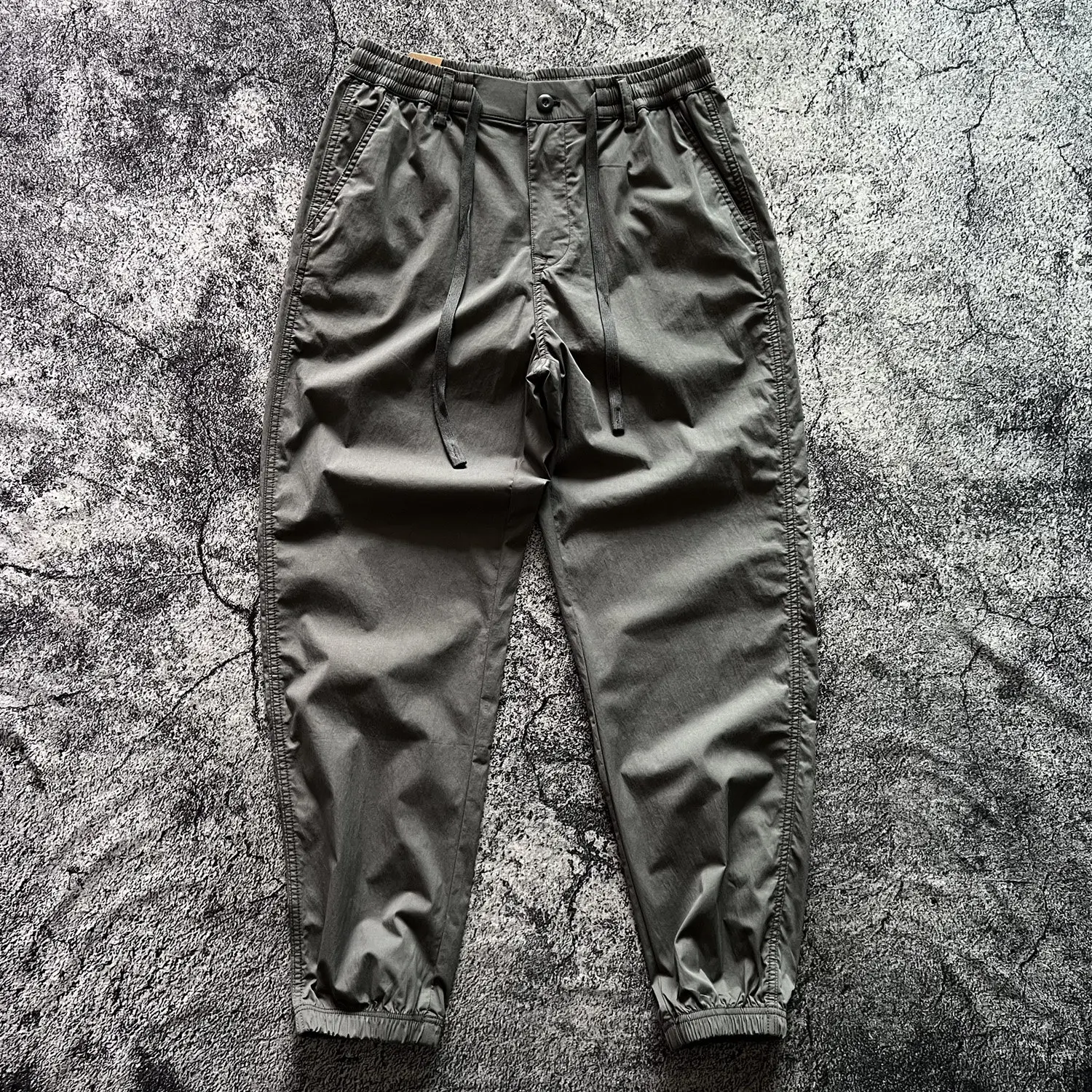 

Spring Summer Ultra-Lightweight Basic Solid Color Stretch Elastic Waist with Drawcord Loose Jogger Pants Japanese Retro Casual