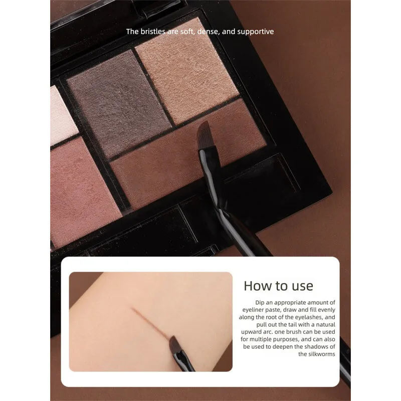 Pennello per eyeliner angolare Moji M230, un pennello per trucco estremamente fine dalla palpebra all'interno. È il pennello per il trucco di un principiante