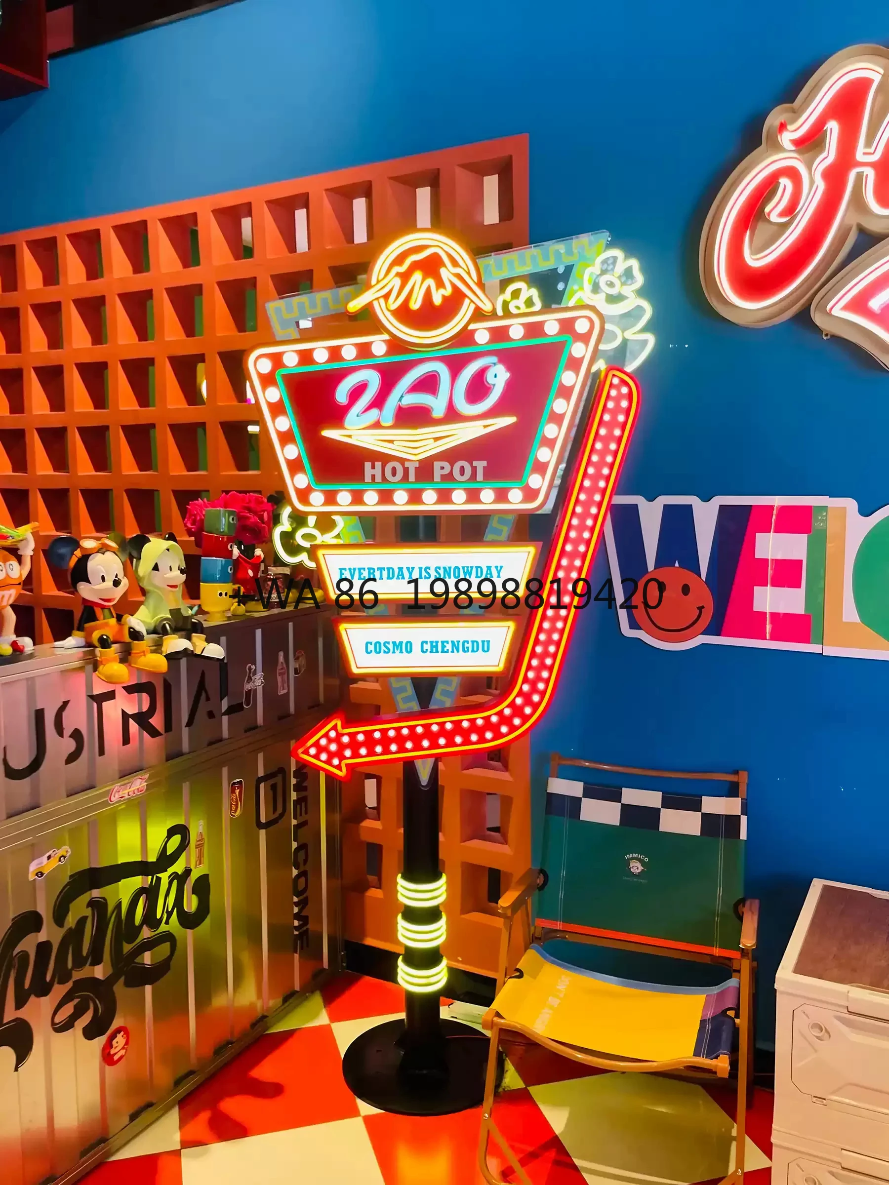 

Boxes LED Neon Sign Shopping Mall Wayfinding Pylon Sign Custom Billboards Outdoor Light