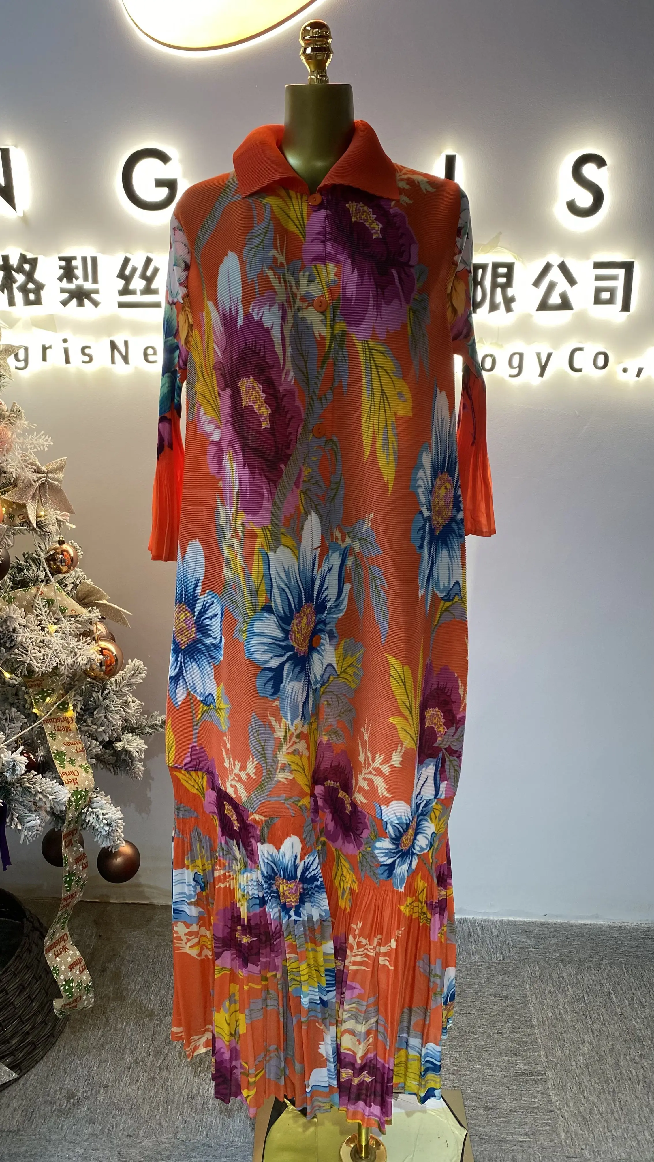 Lässiges muslimisches Farbblock-Druck-Einreiher-Design, bodenlang, plissiert, Übergröße, Damenkleid-GZMM475