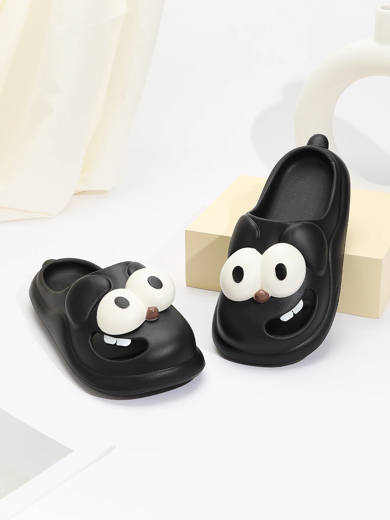 Cute big-eyed dog slippers for couples, big children, summer outer wear, Baotou cartoon slippers, home indoor non-slip clogs